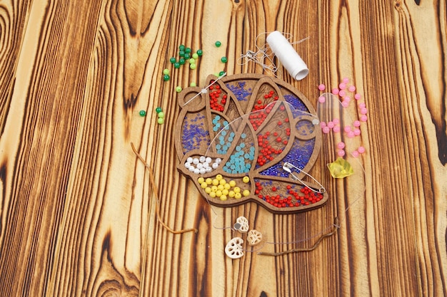 Kolorowe nitki i tamborki